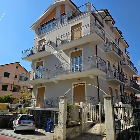New Design Flat With Ac, Wi-fi & Terrace 아파트 로아노