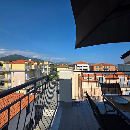New Design Flat With Ac, Wi-fi & Terrace 아파트