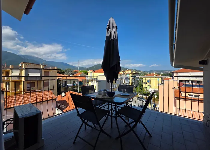 New Design Flat With Ac, Wi-fi & Terrace Apartamento